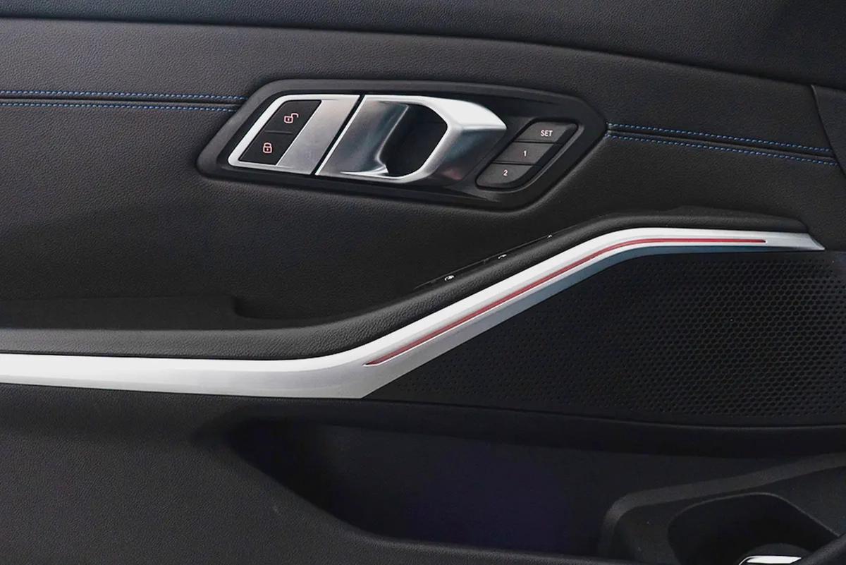 2,187 AED / 60 months | 0% DP | 2019 BMW 330i / Full Service History-8-8