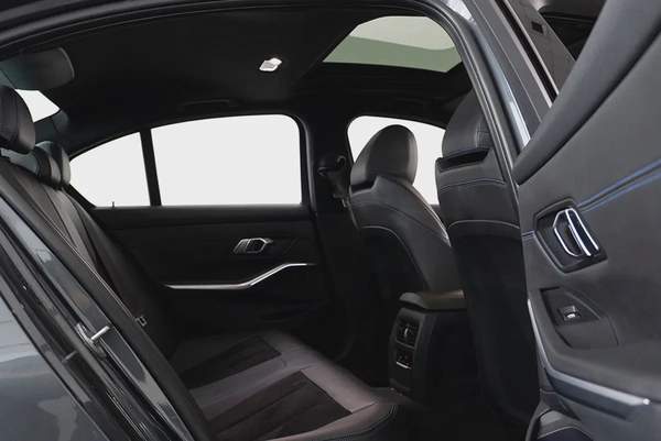 2,187 AED / 60 months | 0% DP | 2019 BMW 330i / Full Service History