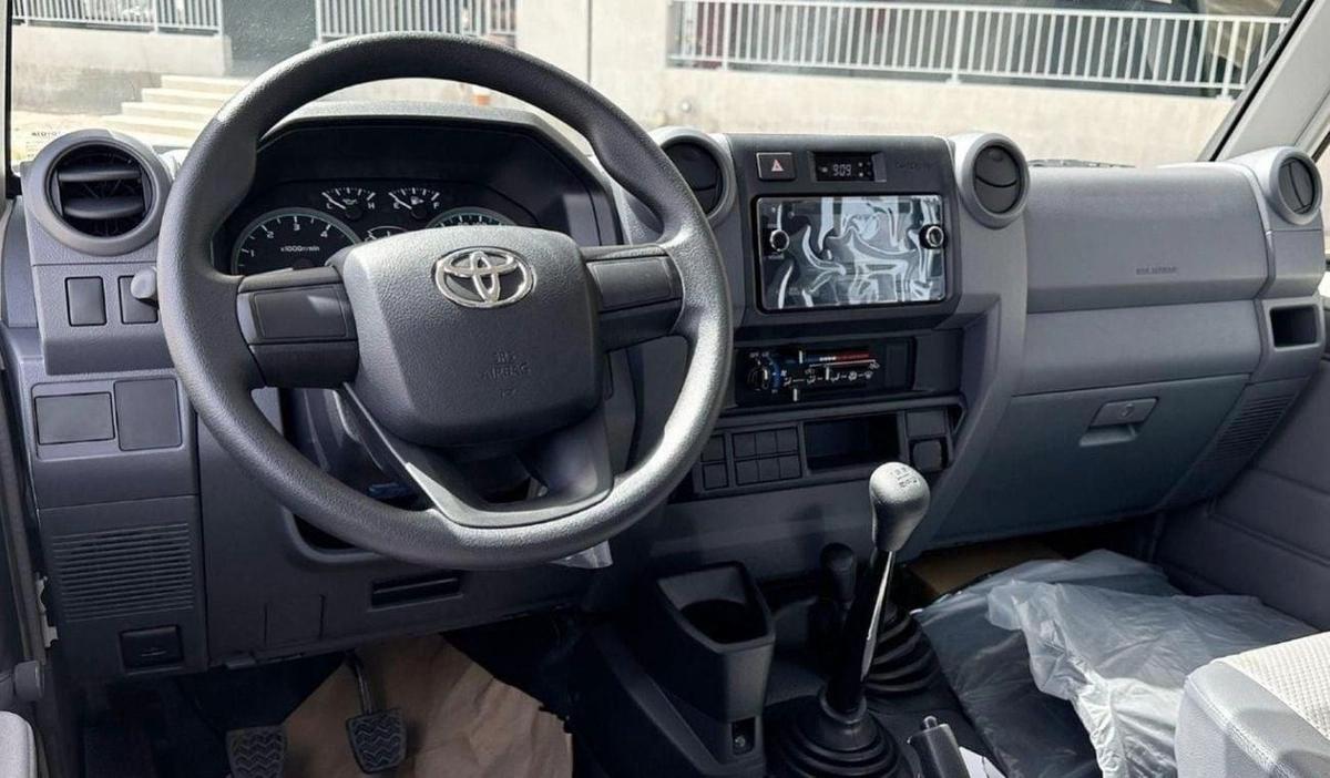 Toyota Land Cruiser Pick Up LAND CRUISER LC79 DC 4.2L V6 DIESEL MT-6-6