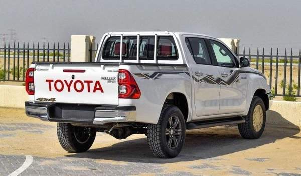 Toyota Hilux TOYOTA HILUX DC 2.7L 4X4 PETROL W/REAR CAMERA A/T MY24 2.7L Petrol 2025