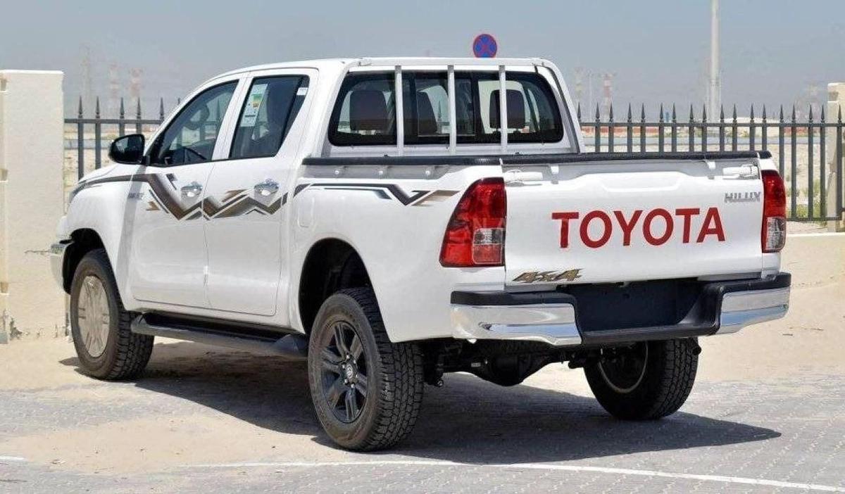 Toyota Hilux TOYOTA HILUX DC 2.7L 4X4 PETROL W/REAR CAMERA A/T MY24 2.7L Petrol 2025-5-5