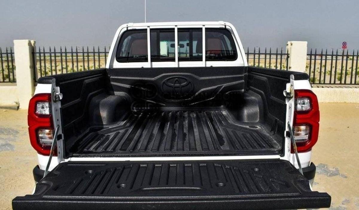 Toyota Hilux TOYOTA HILUX DC 2.7L 4X4 PETROL W/REAR CAMERA A/T MY24 2.7L Petrol 2025-8-8