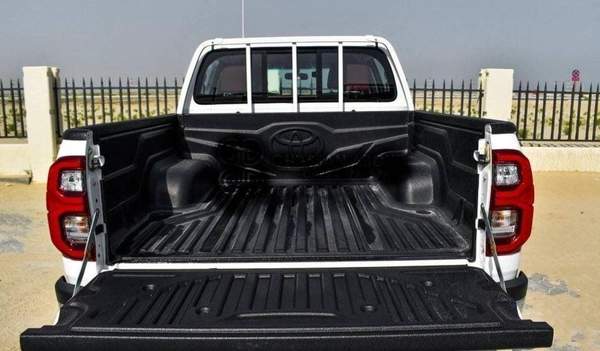 Toyota Hilux TOYOTA HILUX DC 2.7L 4X4 PETROL W/REAR CAMERA A/T MY24 2.7L Petrol 2025