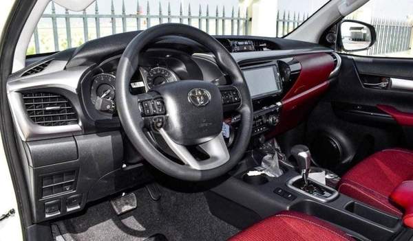 Toyota Hilux TOYOTA HILUX DC 2.7L 4X4 PETROL W/REAR CAMERA A/T MY24 2.7L Petrol 2025