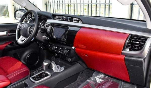 Toyota Hilux TOYOTA HILUX DC 2.7L 4X4 PETROL W/REAR CAMERA A/T MY24 2.7L Petrol 2025