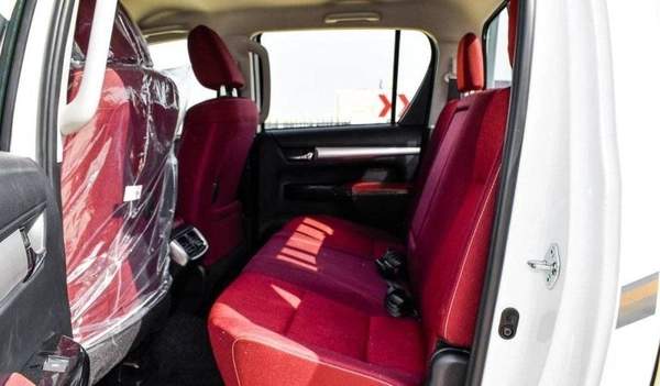 Toyota Hilux TOYOTA HILUX DC 2.7L 4X4 PETROL W/REAR CAMERA A/T MY24 2.7L Petrol 2025