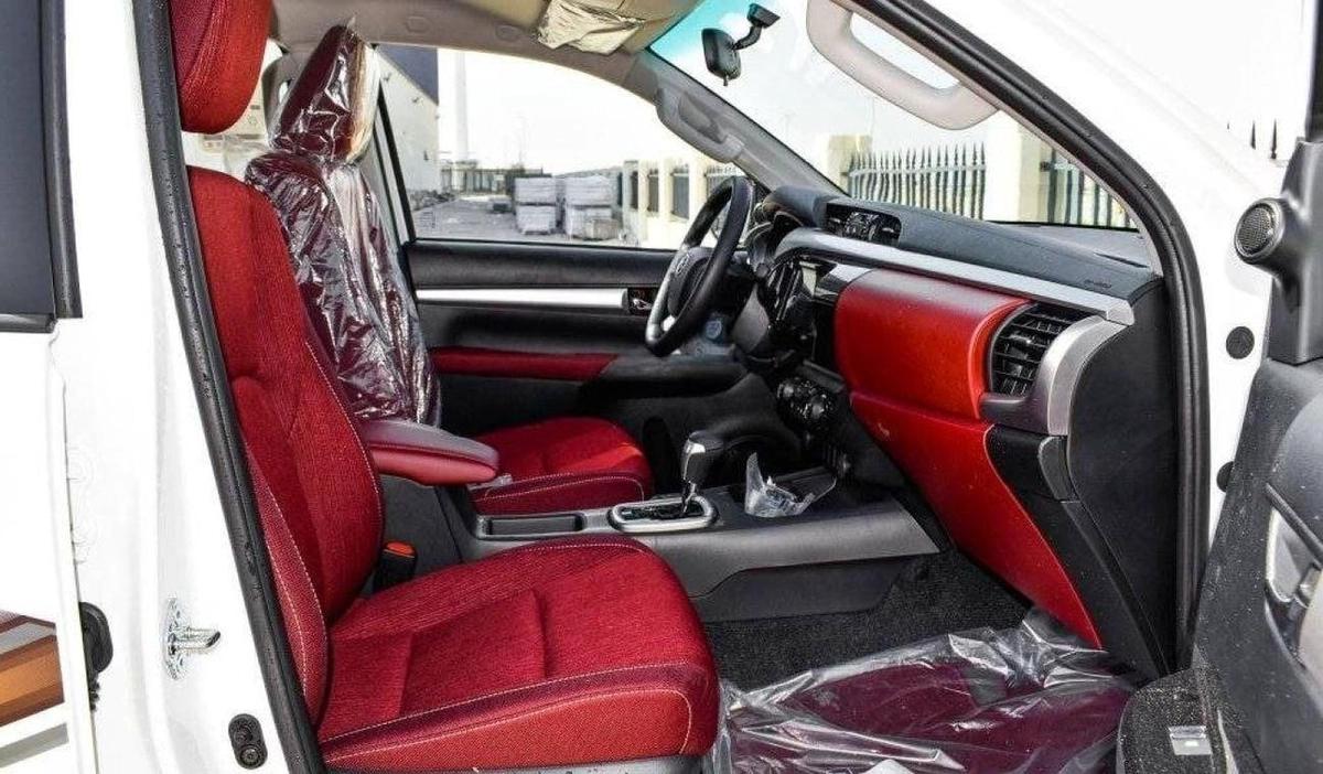 Toyota Hilux TOYOTA HILUX DC 2.7L 4X4 PETROL W/REAR CAMERA A/T MY24 2.7L Petrol 2025-17-17