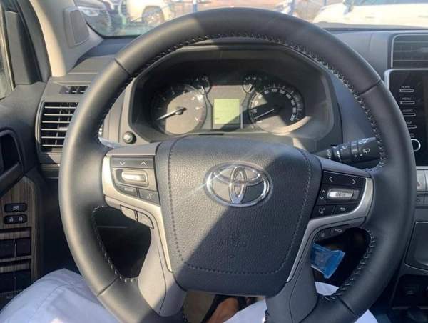 Toyota Prado 2023 new TOYOTA PRADO 2700CC VXR FULL OPTION PETROL AUTOMATIC ZERO KM