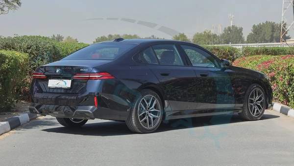 ( Only For Export ) 2026 BMW 5-Series 530i M 2.0T RWD BRAND NEW