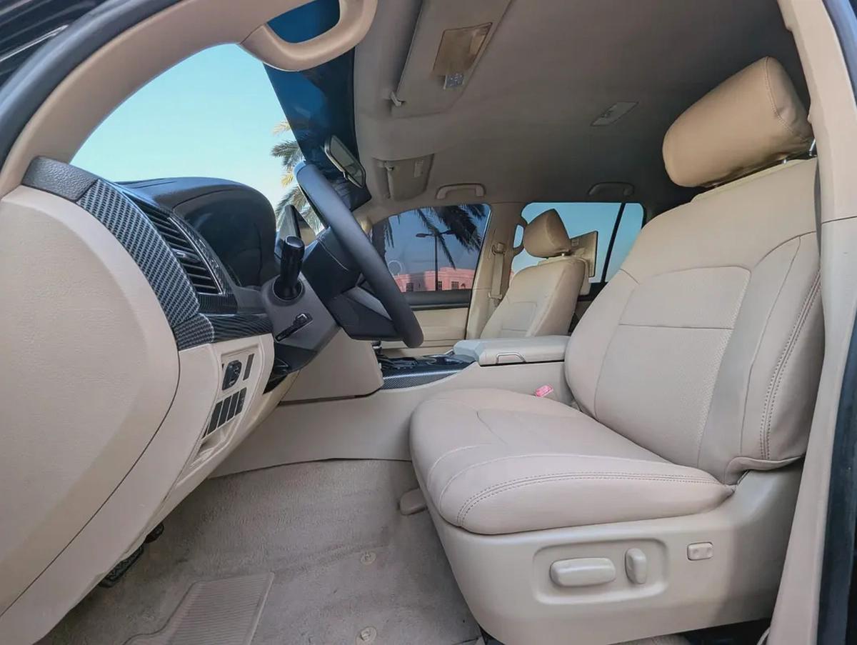 TOYOTA LAND CRUISER 2015 FACELIFTED 2025 WITH INTERIOR AND EXTERIOR GCC V6 4.0L-3-3