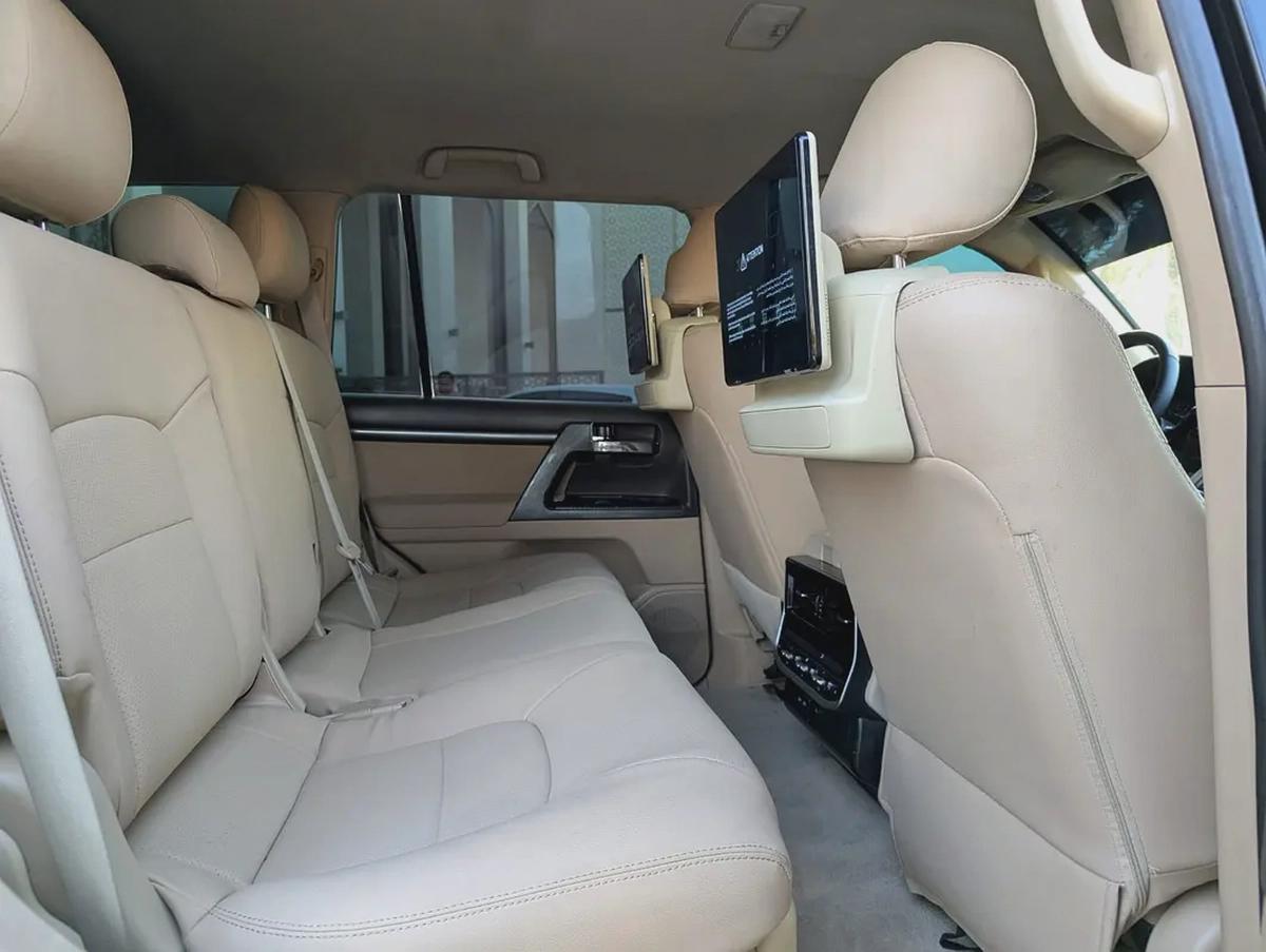 TOYOTA LAND CRUISER 2015 FACELIFTED 2025 WITH INTERIOR AND EXTERIOR GCC V6 4.0L-5-5
