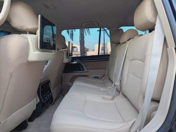 TOYOTA LAND CRUISER 2015 FACELIFTED 2025 WITH INTERIOR AND EXTERIOR GCC V6 4.0L