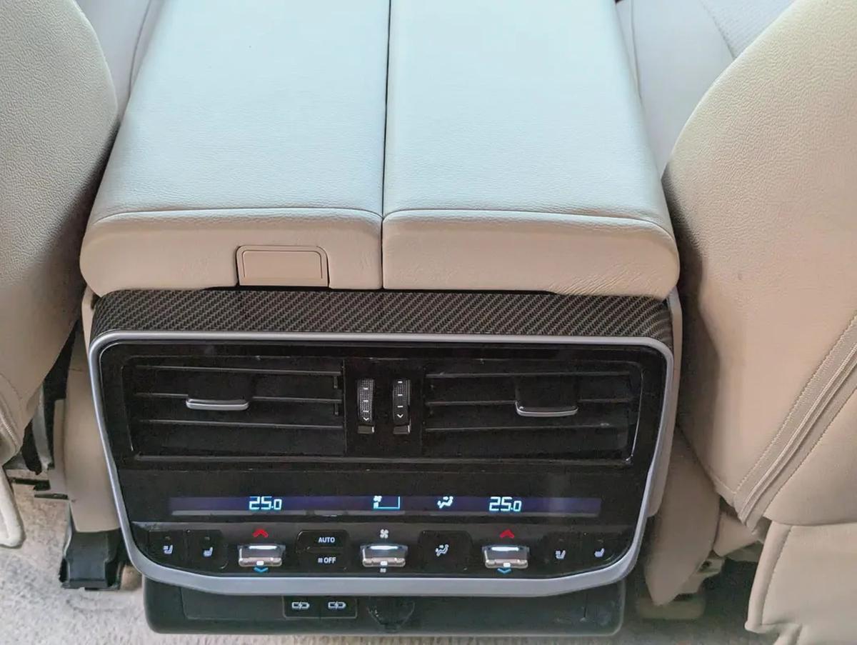 TOYOTA LAND CRUISER 2015 FACELIFTED 2025 WITH INTERIOR AND EXTERIOR GCC V6 4.0L-8-8