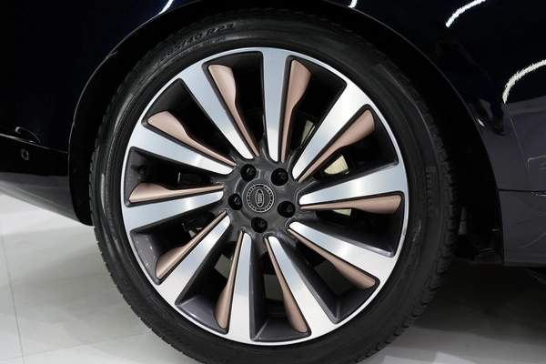 Land Rover Range Rover Vogue SV LWB 2023
