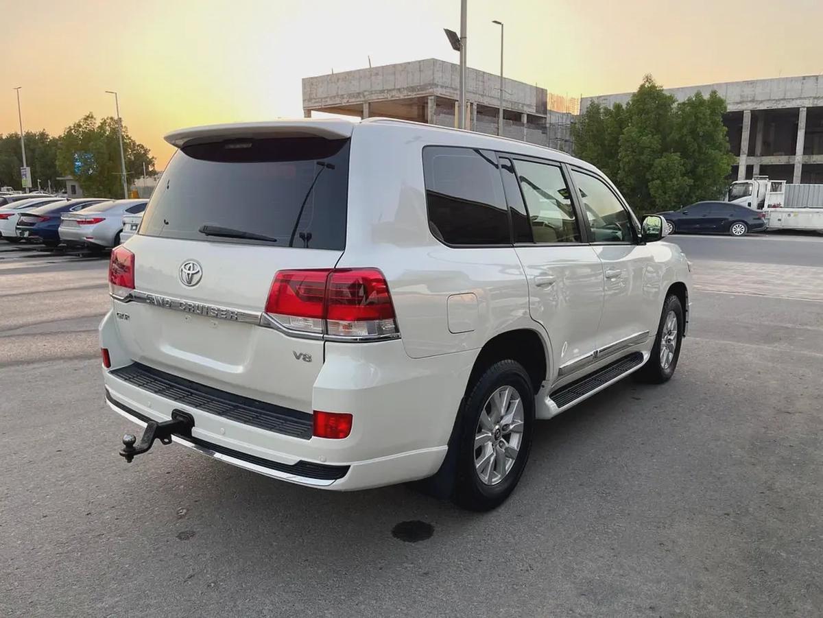 تويوتا لاند كروزر 2016 خليجي GXR 4.6 ثمانيه سلندر فتحه دفلوك-4-4