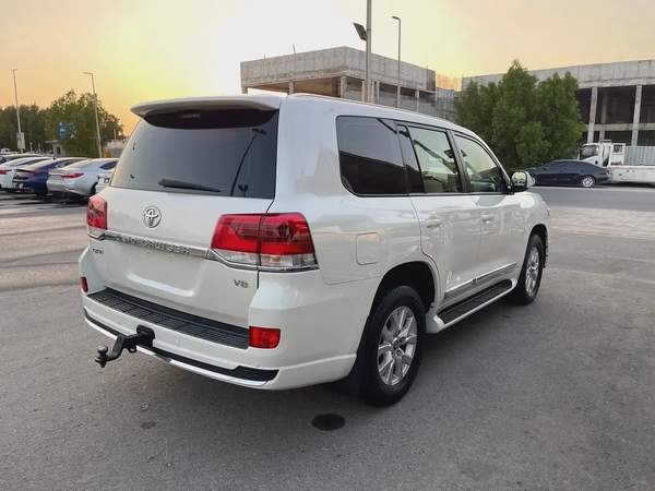 تويوتا لاند كروزر 2016 خليجي GXR 4.6 ثمانيه سلندر فتحه دفلوك