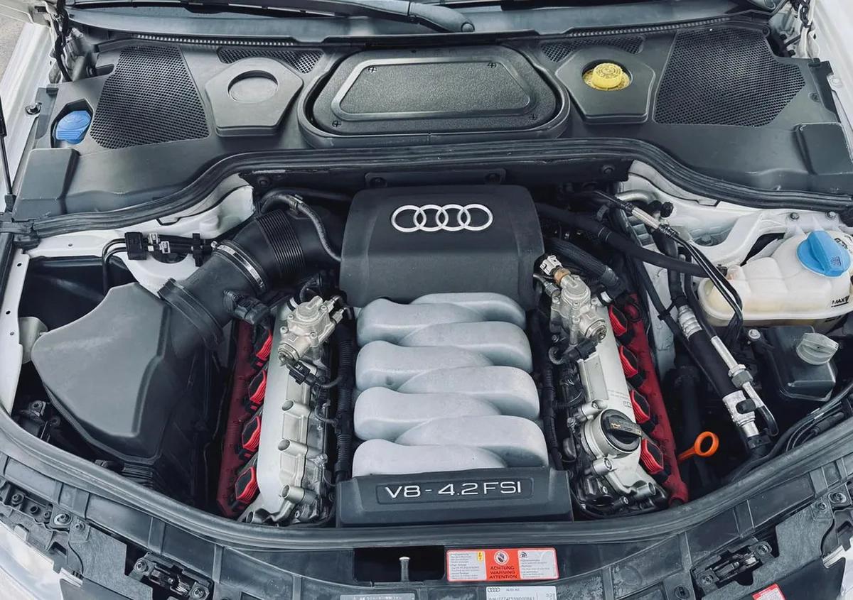 AUDI A8L - 4.2 LTR l 2009 l 98,000KM l CLEAN TITLE l JAPAN IMPORT-7-7