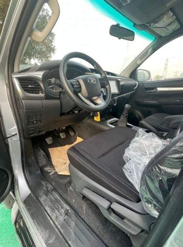Toyota Hilux GLX 2.7L Double Cab Utility 4WD A/T GLX Double Cab Utility 4WD A/T GLX Double Cab Utility 4WD M/T 20