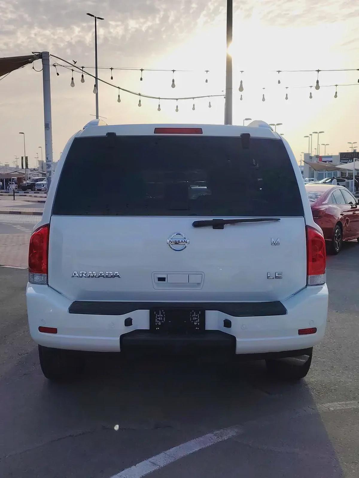 Nissan Armada LE 2015, GCC Specs - Well Maintained!-4-4