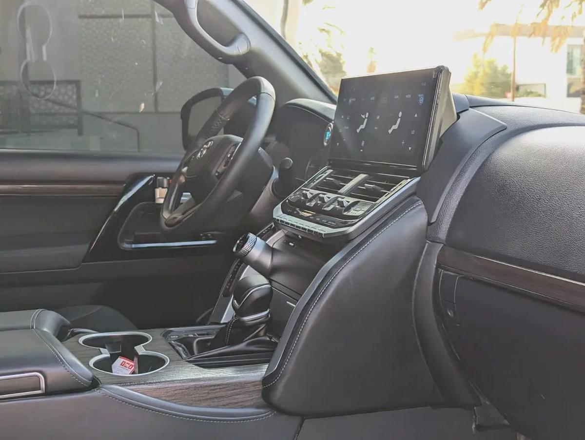 TOYOTA LAND CRUISER 2013 FACELIFTED 2025 WITH INTERIOR AND EXTERIOR GCC V6 4.0L-7-7