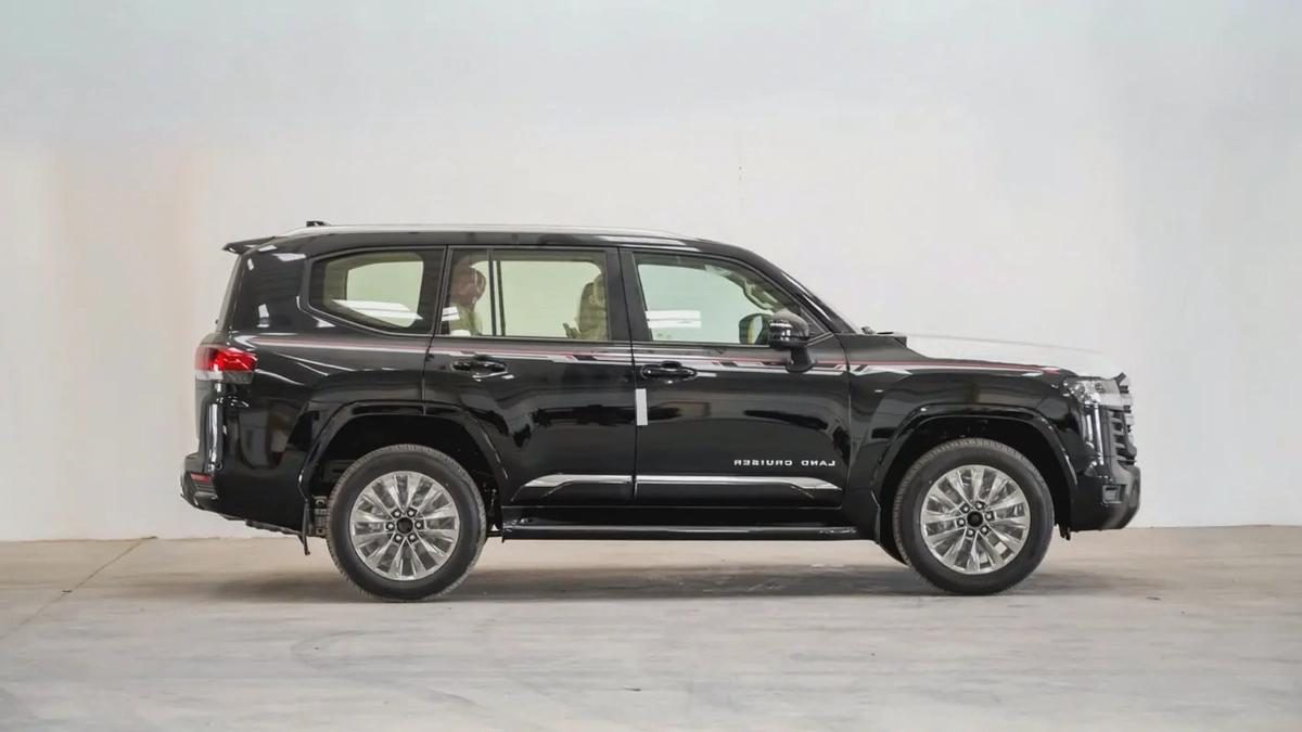 LC300 GXR 4.0L GCC Specs Brand New for Export-3-3