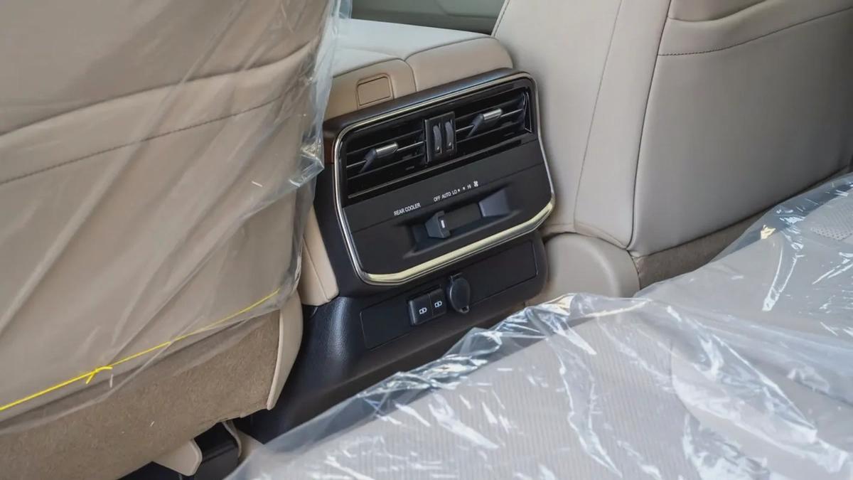 LC300 GXR 4.0L GCC Specs Brand New for Export-17-17