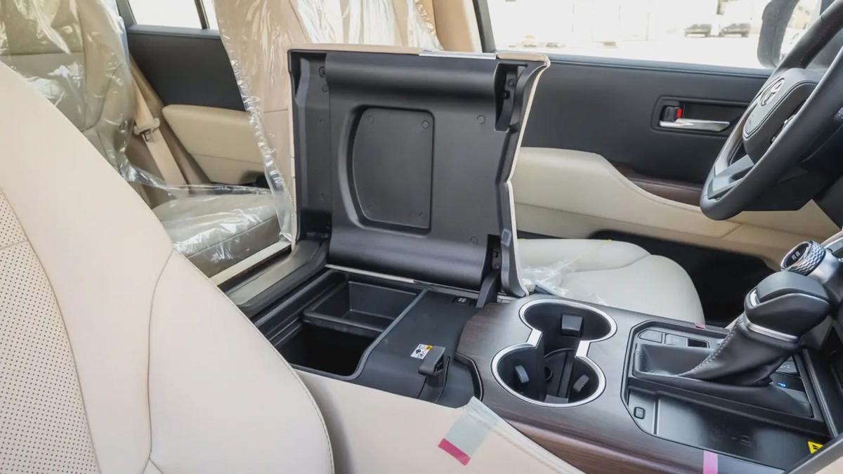 LC300 GXR 4.0L GCC Specs Brand New for Export-18-18