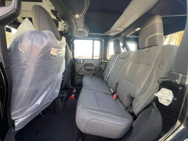 Jeep Wrangler Unlimited Sport S 2.0L A/T