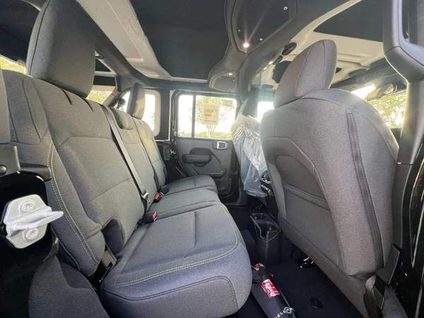 Jeep Wrangler Unlimited Sport S 2.0L A/T