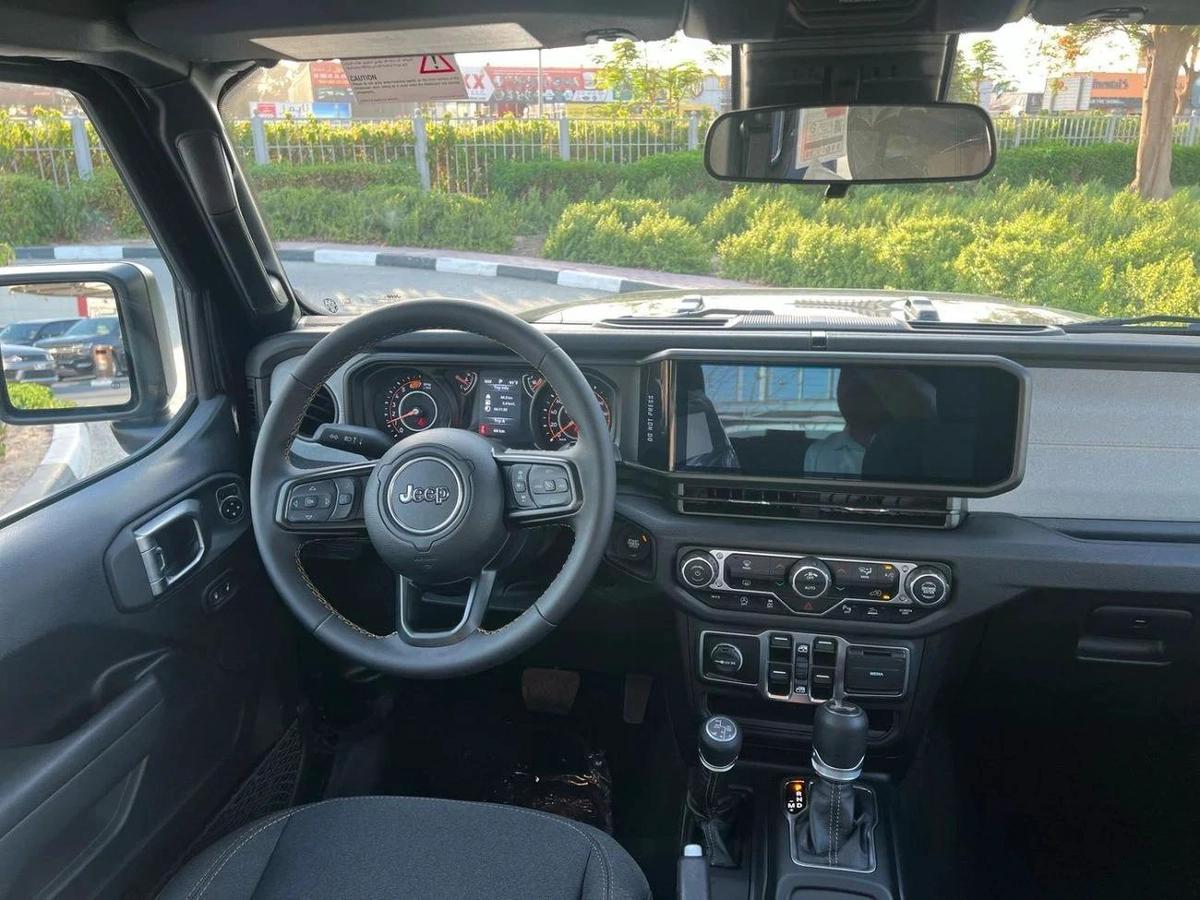 Jeep Wrangler Unlimited Sport S 2.0L A/T-7-7