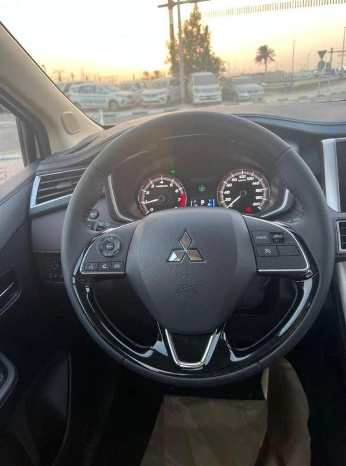 Mitsubishi Xpander XPANDER CROSSE-8-8