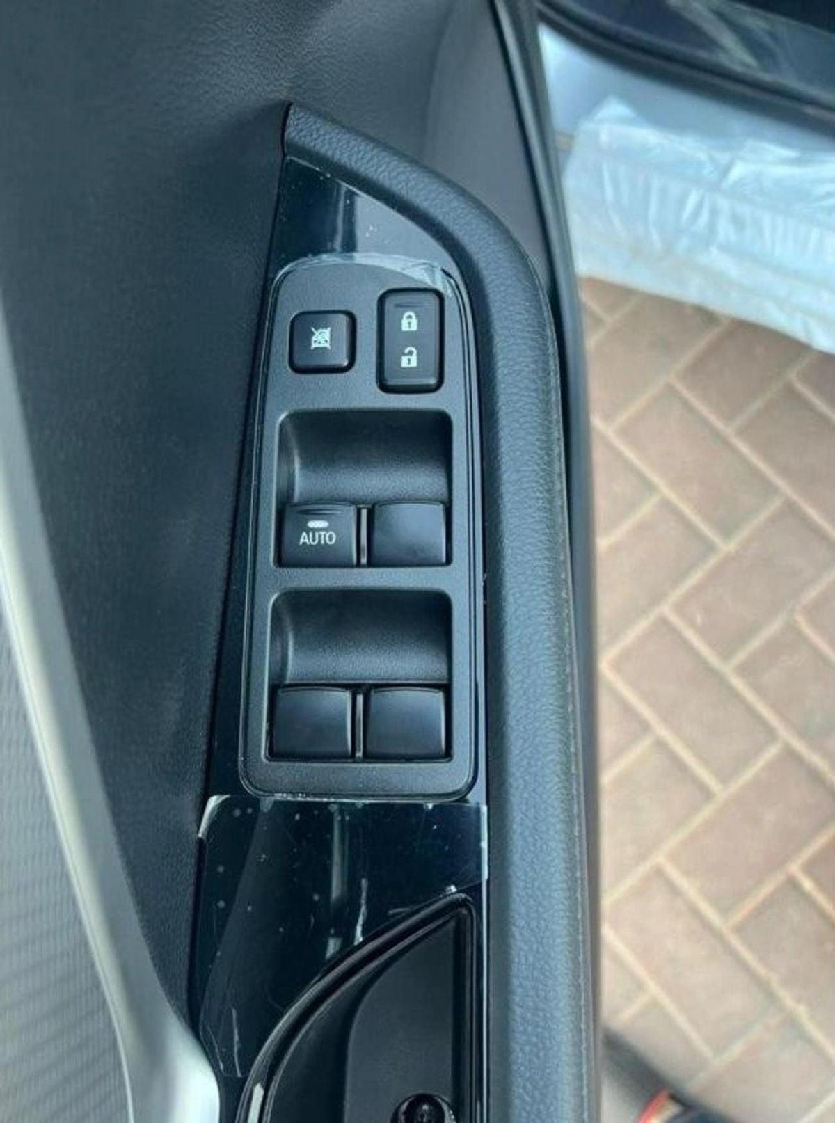 Mitsubishi Xpander XPANDER CROSSE-16-16