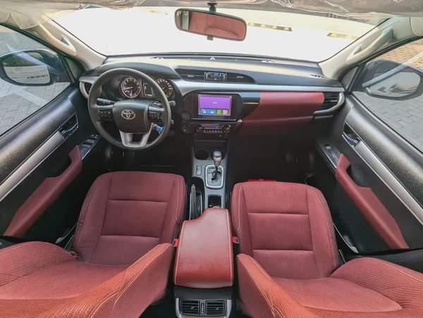 TOYOTA HILUX 2024 SR5 DOUBLE CABIN 4X4 V4 2.7L GCC LOW MILEAGE IN EXCELLENT CONDITION