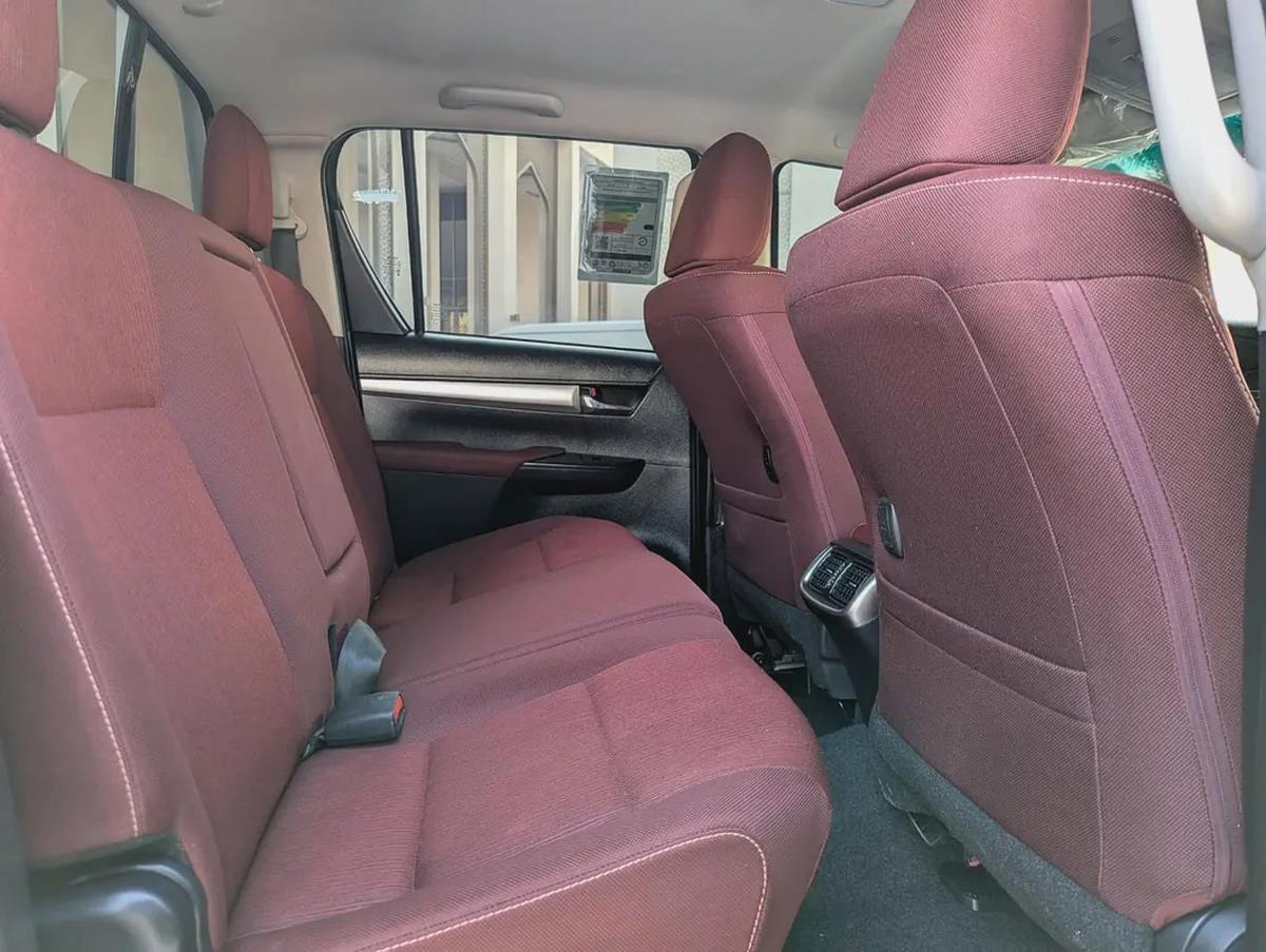 TOYOTA HILUX 2024 SR5 DOUBLE CABIN 4X4 V4 2.7L GCC LOW MILEAGE IN EXCELLENT CONDITION-5-5