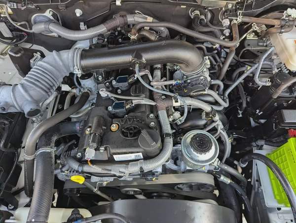 TOYOTA HILUX 2024 SR5 DOUBLE CABIN 4X4 V4 2.7L GCC LOW MILEAGE IN EXCELLENT CONDITION