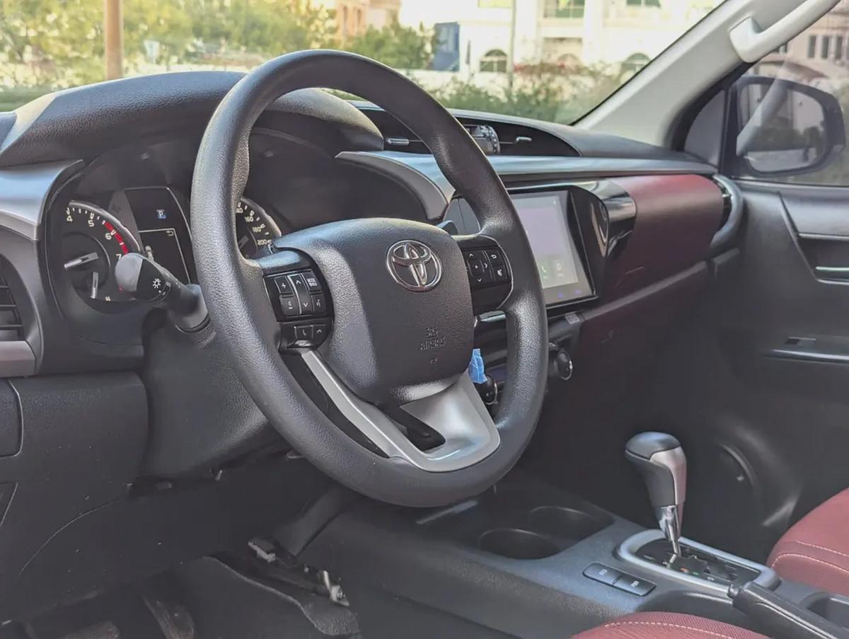 TOYOTA HILUX 2024 SR5 DOUBLE CABIN 4X4 V4 2.7L GCC LOW MILEAGE IN EXCELLENT CONDITION-9-9