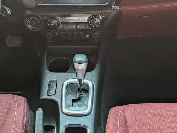 TOYOTA HILUX 2024 SR5 DOUBLE CABIN 4X4 V4 2.7L GCC LOW MILEAGE IN EXCELLENT CONDITION