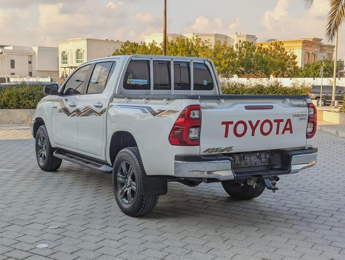 TOYOTA HILUX 2024 SR5 DOUBLE CABIN 4X4 V4 2.7L GCC LOW MILEAGE IN EXCELLENT CONDITION-13-13