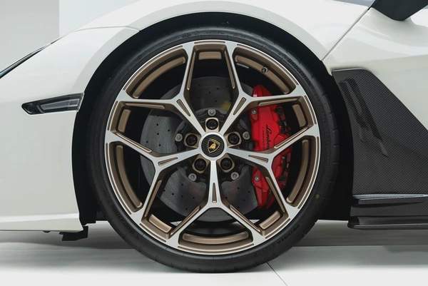 2024 LAMBORGHINI REVUELTO – FULL CARBON FIBER, STUNNING SPEC, MAIN DEALER WARRANTY SERVICE