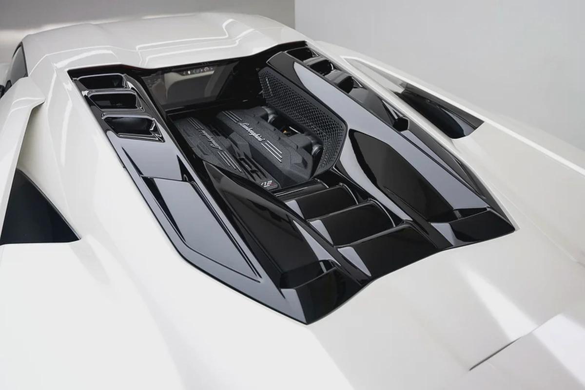 2024 LAMBORGHINI REVUELTO – FULL CARBON FIBER, STUNNING SPEC, MAIN DEALER WARRANTY SERVICE-6-6