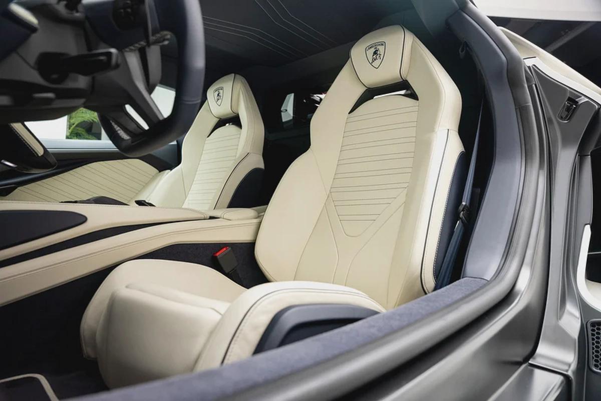 2024 LAMBORGHINI REVUELTO – FULL CARBON FIBER, STUNNING SPEC, MAIN DEALER WARRANTY SERVICE-11-11
