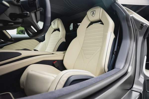 2024 LAMBORGHINI REVUELTO – FULL CARBON FIBER, STUNNING SPEC, MAIN DEALER WARRANTY SERVICE