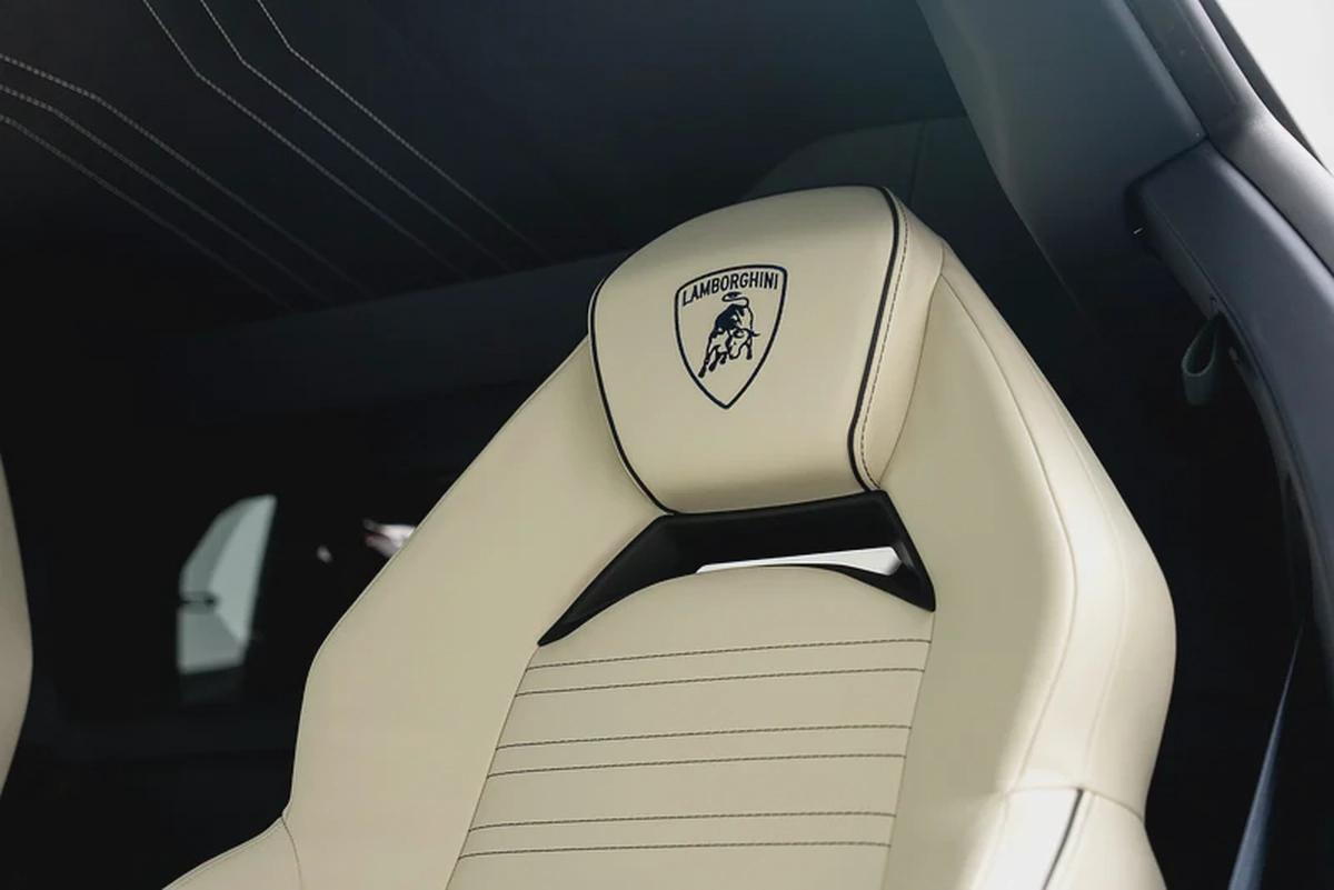 2024 LAMBORGHINI REVUELTO – FULL CARBON FIBER, STUNNING SPEC, MAIN DEALER WARRANTY SERVICE-12-12