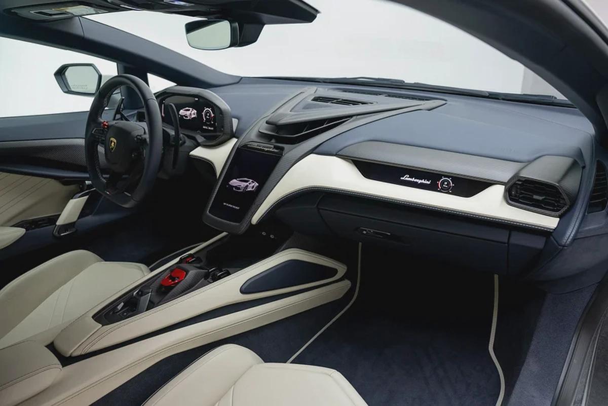 2024 LAMBORGHINI REVUELTO – FULL CARBON FIBER, STUNNING SPEC, MAIN DEALER WARRANTY SERVICE-14-14