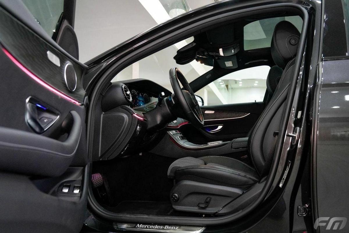 Mercedes-Benz E300 HYBRID - IN ITS EXCELLENT CONDITION!!!-4-4
