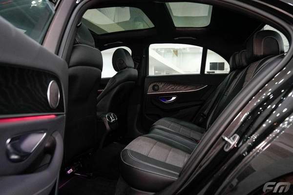 Mercedes-Benz E300 HYBRID - IN ITS EXCELLENT CONDITION!!!