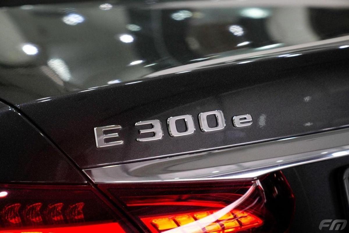 Mercedes-Benz E300 HYBRID - IN ITS EXCELLENT CONDITION!!!-12-12