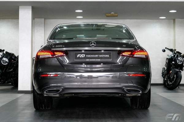 Mercedes-Benz E300 HYBRID - IN ITS EXCELLENT CONDITION!!!