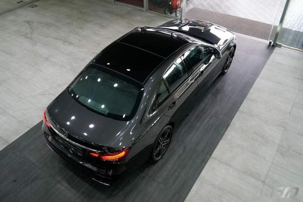 Mercedes-Benz E300 HYBRID - IN ITS EXCELLENT CONDITION!!!