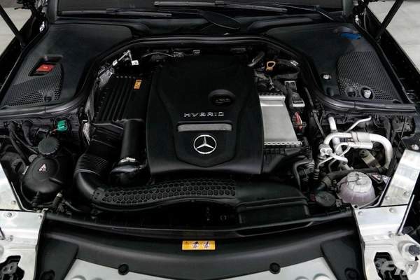 Mercedes-Benz E300 HYBRID - IN ITS EXCELLENT CONDITION!!!